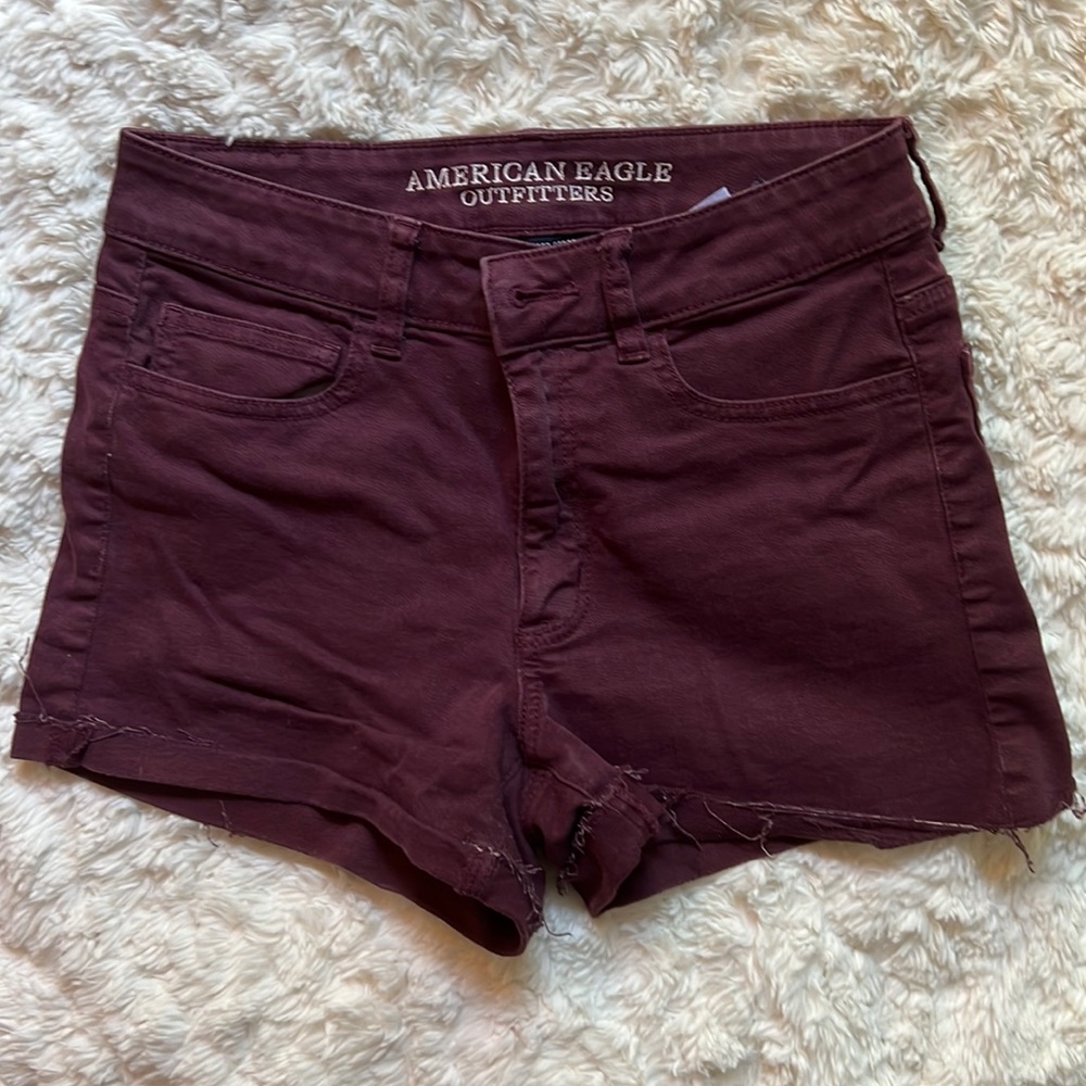 ✨AMERICAN EAGLE✨ “super super stretch hi-rise shortie” distressed denim jeans